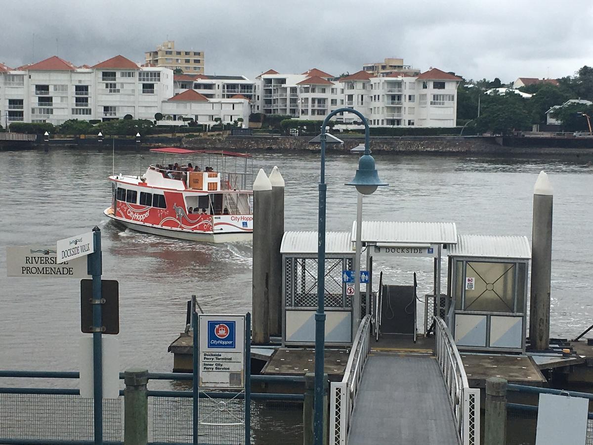 Dockside Brisbane Aparthotel Bagian luar foto